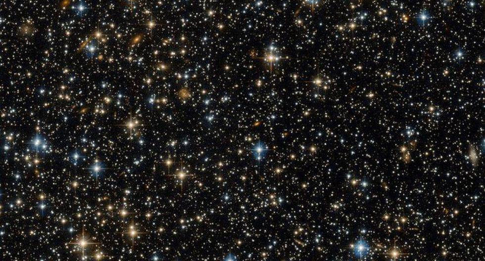 El impresionante conglomerado de estrellas y galaxias captado por Hubble (NASA)