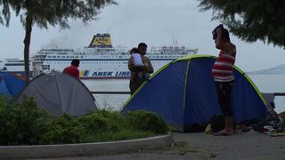 Ferry atraca en Kos para aliviar crisis migratoria [VIDEO]