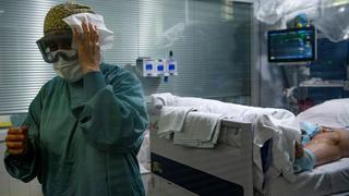 España suma 370.000 nuevos contagios de coronavirus tras fiestas, una cifra sin precedentes en toda la pandemia