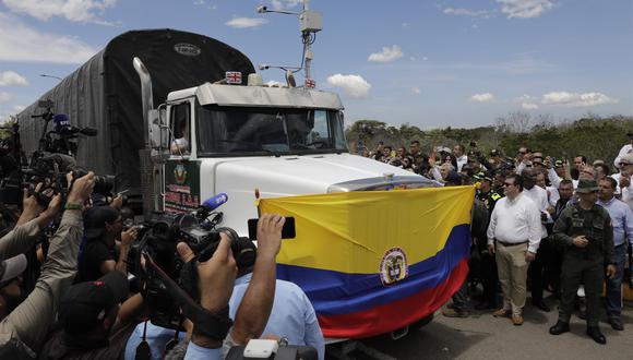 Un camión cruza el Puente simón Bolivar durante un acto de reapertura de la frontera entre Colombia y Venezuela. (EFE/ Carlos Ortega).