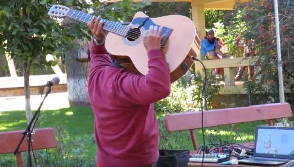 Guitarrista es conocido como el ‘Jimi Hendrix chileno’ [VIDEO]