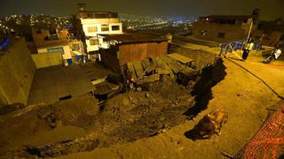 Chorrillos: muro de contención se derrumba, destruye cuatro viviendas y cierra única vía para vehículos