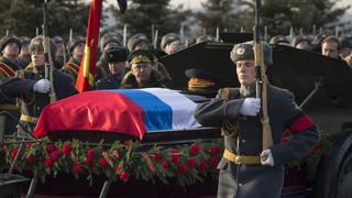Kalashnikov, inventor de la AK-47, es enterrado con honores militares en presencia de Vladimir Putin 