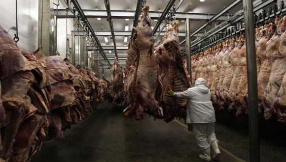 Perú suspende compra de carne brasileña por temor a vacas locas