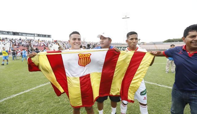 Celebración de Atlético Grau y Deportivo Llacuabamba por el ascenso a primera. (Fotos: Violeta Ayasta / GEC)