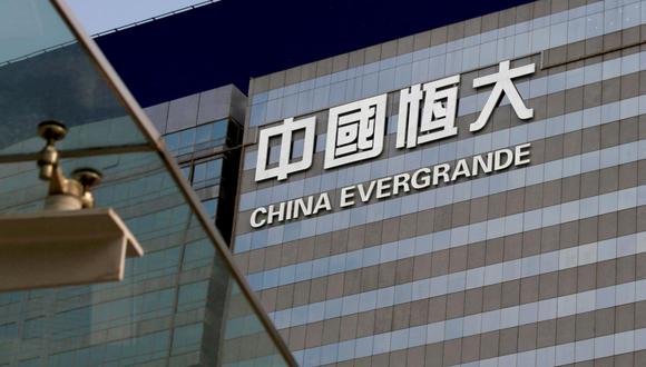 Evergrande acumula una deuda total que supera los 304 mil millones de dólares, debido principalmente a préstamos con los que pudo sostener el enorme crecimiento que vivió durante las últimas décadas y que la posicionó como la segunda inmobiliaria más importante de China. (Foto: Bobby Yip / Reuters).