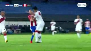 Perú vs. Paraguay: Carlos Zambrano se ganó la tarjeta amarilla por codazo a Almirón | VIDEO