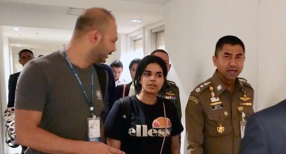 La joven saudí que ha permanecido retenida desde el sábado en el aeropuerto de Bangkok quedó bajo la protección de ACNUR (Foto: EFE)