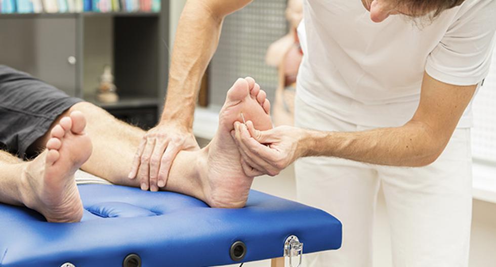 Estos son los cuidados que debes seguir cuando sufres de pie diabético. (Foto: IStock)