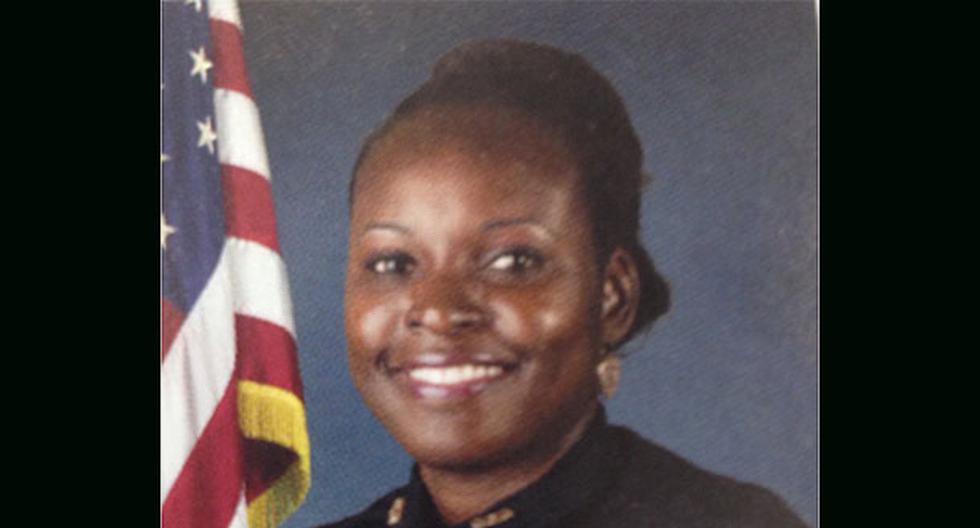 la oficial Debra Clayton, casada y madre de dos hijos, fue asesinada por un fugitivo en USA. (Foto: Twitter)