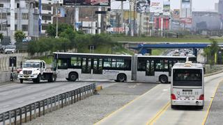 Bus del Metropolitano fue remolcado tras falla en Vía Expresa