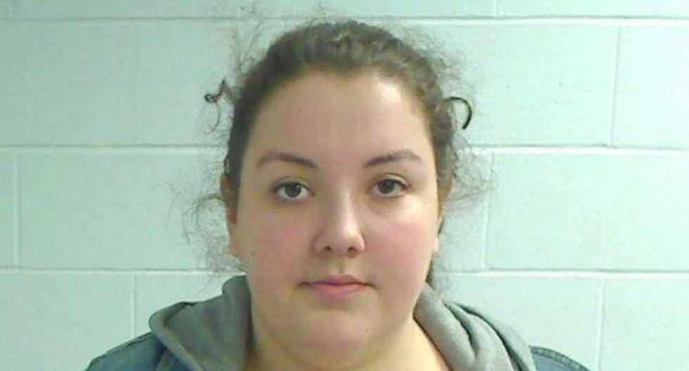 Elisha Mahar (20), de Rochester, fue denunciada por poner en peligro el bienestar de un menor. (Foto: Policía de Somersworth)