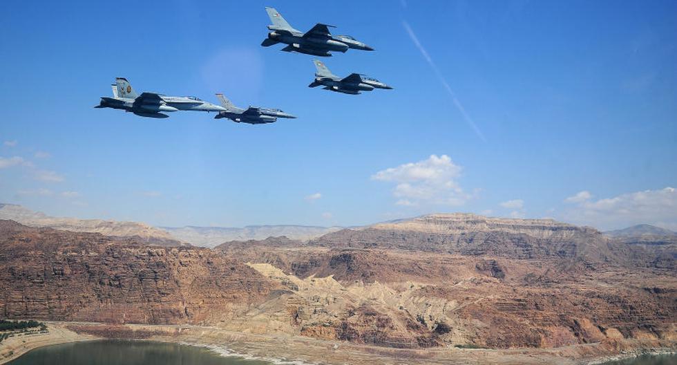 F-16 y F-18 juntos en ejercicios militares en 2014. (Foto: US Air Force / Flickr)