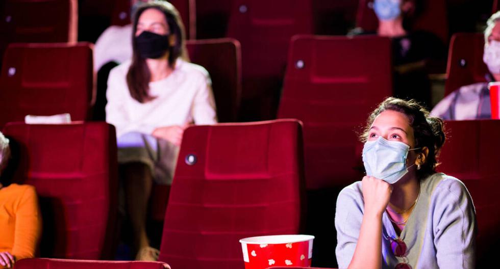 Cinemark y Cineplanet reabrieron sus salas de cine al público este 05 de agosto con las medidas de bioseguridad. (Foto: CNN)