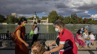 España: Madrid cierra parques por la noche y piscinas para frenar el coronavirus