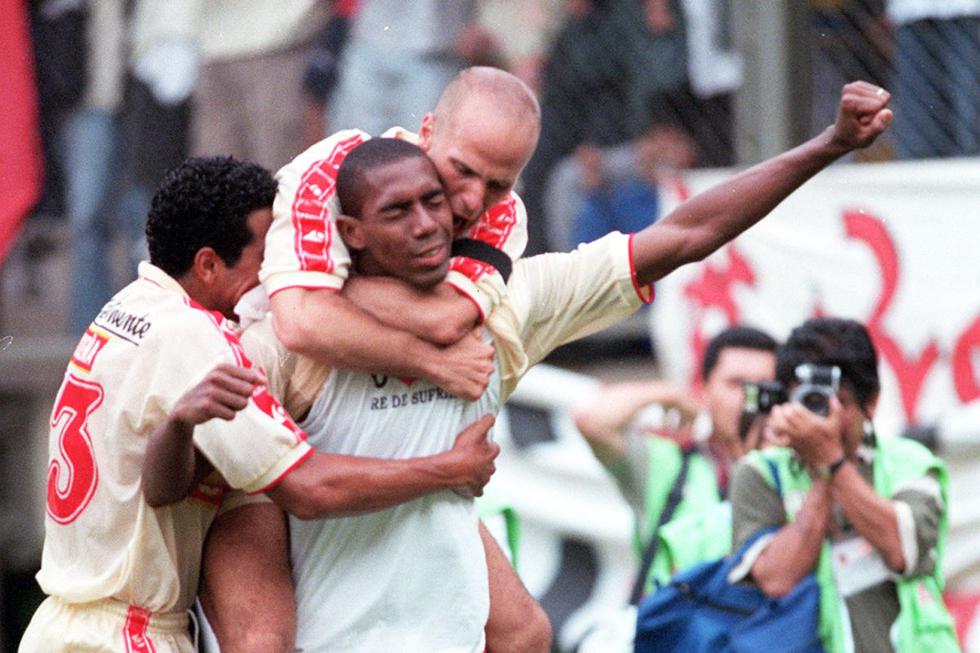 Universitario, temporada 2000: las mejores imágenes del tricampeón del fútbol peruano. (Foto: El Comercio)