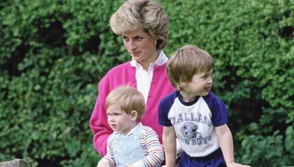 La princesa Diana murió en un trágico accidente de tránsito en París en 1997.
