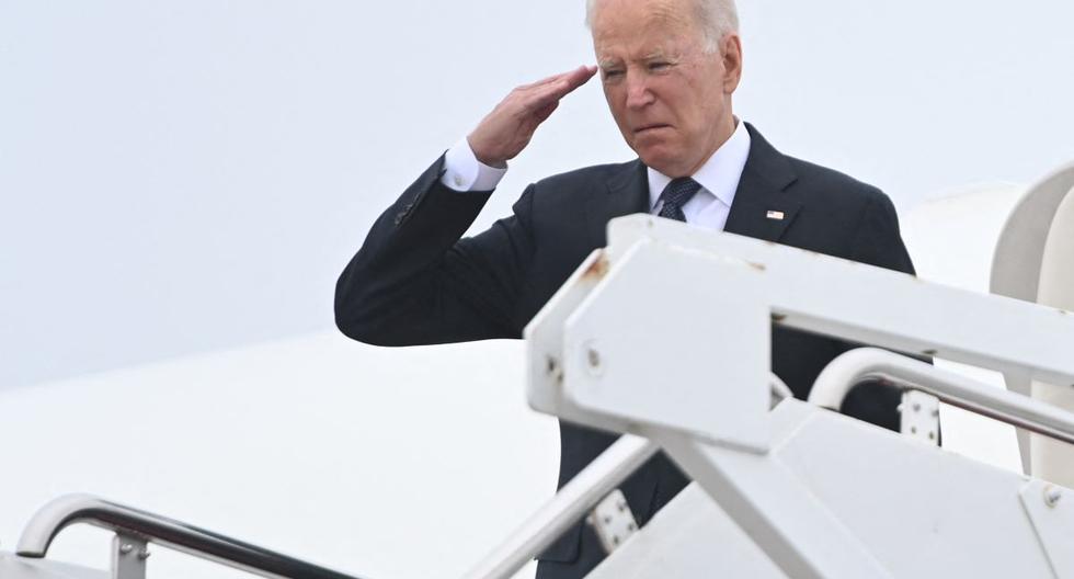 Biden goes to Dover Air Base to receive the coffins of the 13 soldiers killed in the Kabul attack