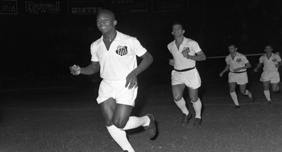 En 1960, Pelé llegó a Lima con el poderoso Santos de Brasil para disputar un partido contra el Sporting Cristal de Alberto \'Toto\' Terry (Archivo El Comercio)