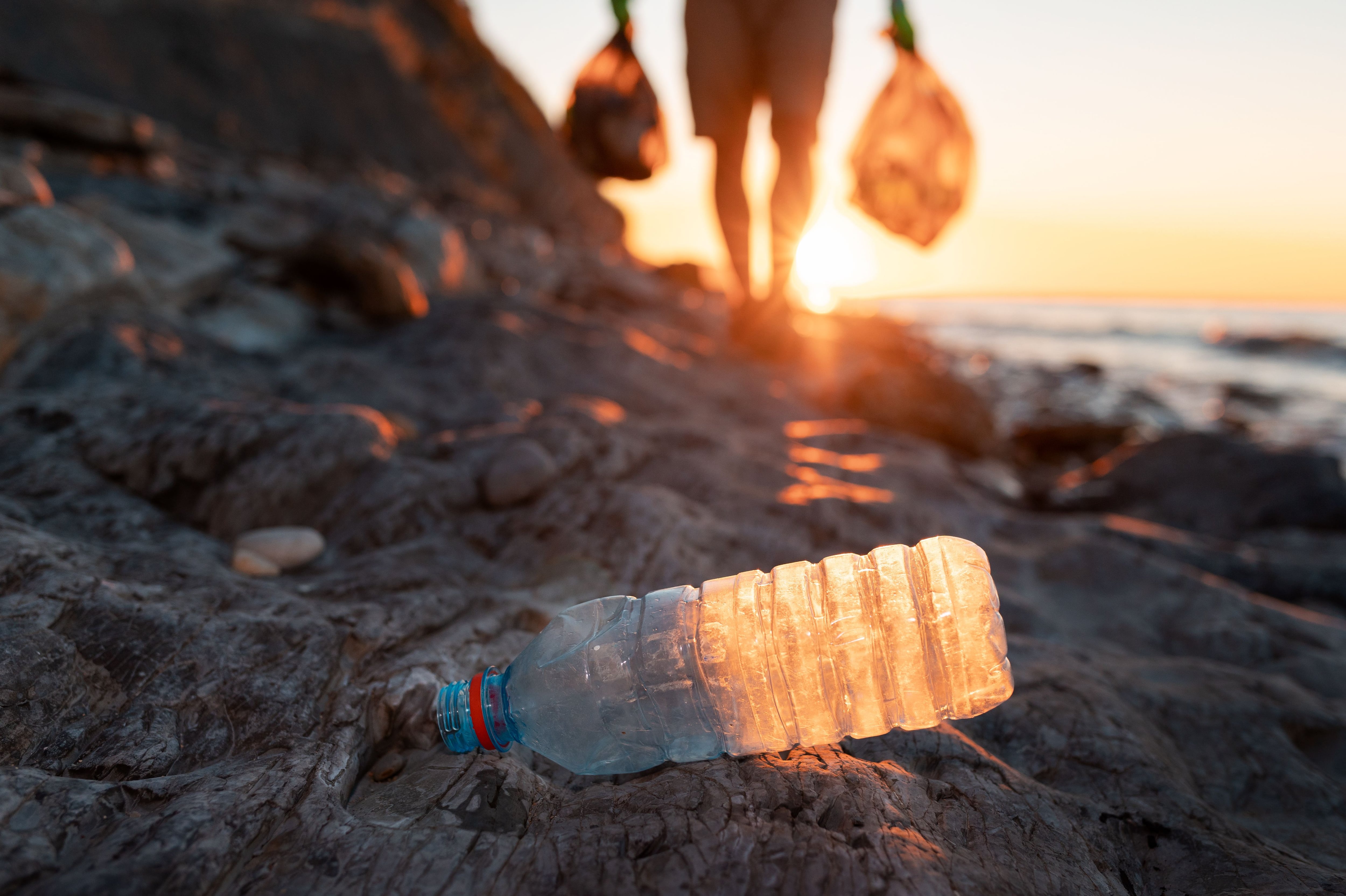 Se debe evitar al máximo dejar nuestros residuos en los lugares que visitamos. (Foto: Shutterstock)