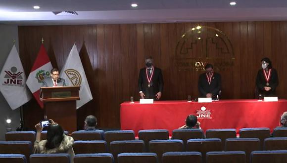 Ceremonia de entrega de credenciales a los parlamentarios andinos para el periodo 2021-2026. (Captura JNETV)