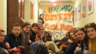 Los estudiantes que desafiaron a Harvard por el medio ambiente