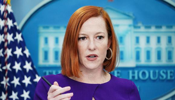 La secretaria de prensa de la Casa Blanca, Jennifer Psaki, habla durante la sesión informativa diaria en la Sala de Información Brady de la Casa Blanca en Washington, DC, el 18 de enero de 2022. (MANDEL NGAN / AFP).