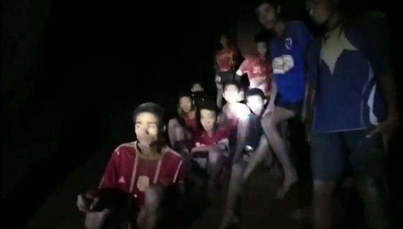 Tailandia: El momento en el hallaron vivos a los 12 niños atrapados en cueva. (AFP).
