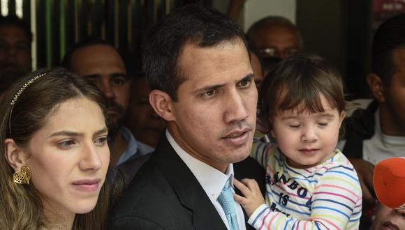 Venezuela: Juan Guaidó y su esposa Fabiana Rosales denuncian amenazas del régimen de Nicolás Maduro. (AFP).