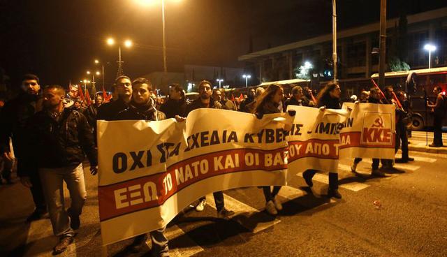 Miles se manifestaron en el centro de Atenas con motivo del 45º aniversario de la revuelta de la Universidad Politécnica en 1973, que supuso el principio del fin de la dictadura de los coroneles en Grecia. (Foto: EFE)
