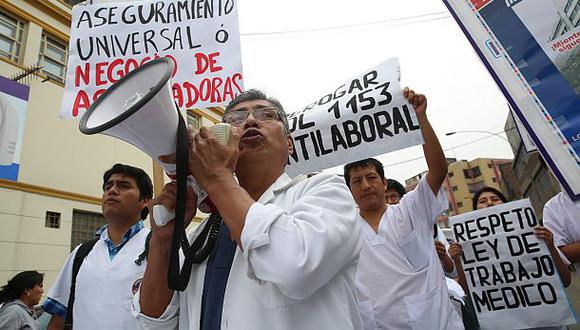 Huelga médica: planean entregar hospitales en Lima y regiones