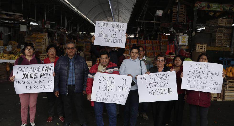 Asociación que agrupa a 480 comerciantes del mercado reclama la propiedad del mercado tras pagar la deuda de la hipoteca del centro de abastos. Foto: Hugo Pérez