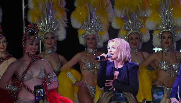 Britney Spears perdió sus extensiones durante concierto (VIDEO)