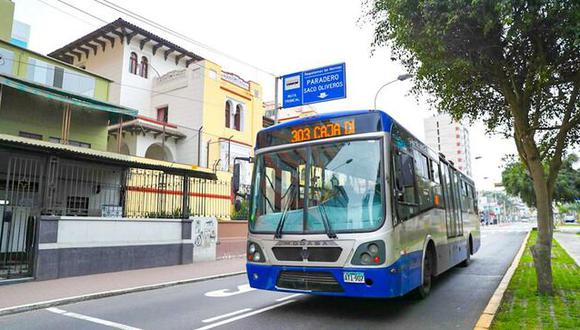 El servicio 303 del Corredor Azul opera de 6 a. m. a 9 p. m. de lunes a sábado con buses con capacidad para 80 pasajeros (12 metros) y un intervalo de paso de seis a 10 minutos. El costo de la tarifa es de S/2.20. (ATU)