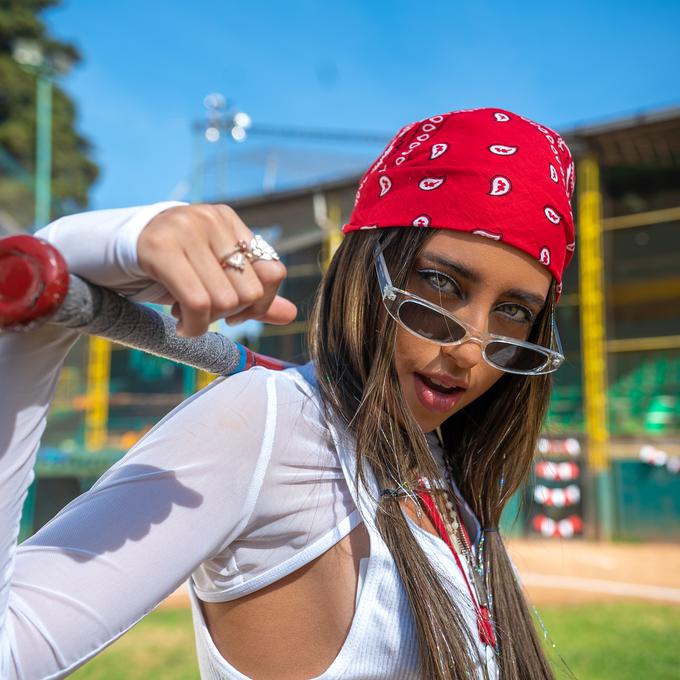 Nicole Favre, la cantante peruana que triunfa en México: su nuevo tema, la importancia de TikTok, la salsa y más