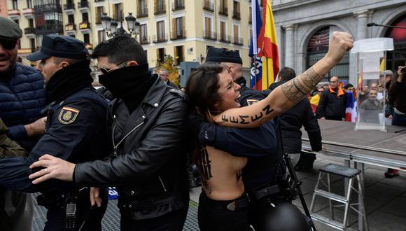 Activistas feministas interrumpen acto por Francisco Franco en Madrid (AFP)