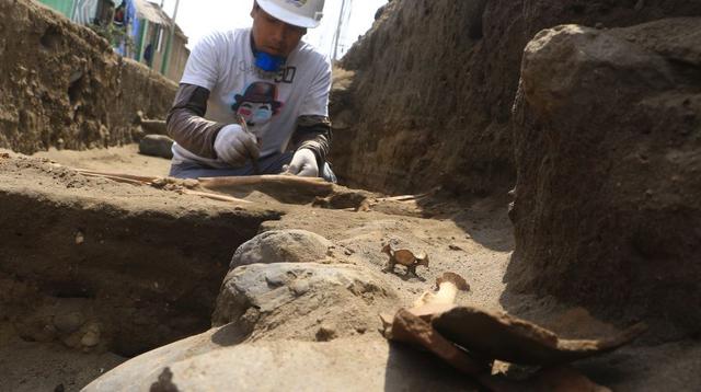 Hallazgo se dio en el sector conocido como Pampas de la Cruz en el centro poblado Las Lomas, en el distrito de Huanchaco, a unos 13 kilómetros de la ciudad de Trujillo, en la región La Libertad. (Foto: Johnny Aurazo)