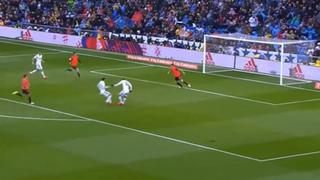 Gareth Bale le quitó el balón a James y falló sin arquero