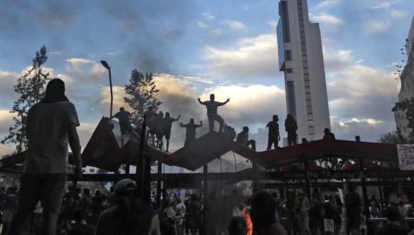 "El mundo vive tiempos violentos en lo económico, político y social", indica Lavado. (Photo by Pablo VERA / AFP)