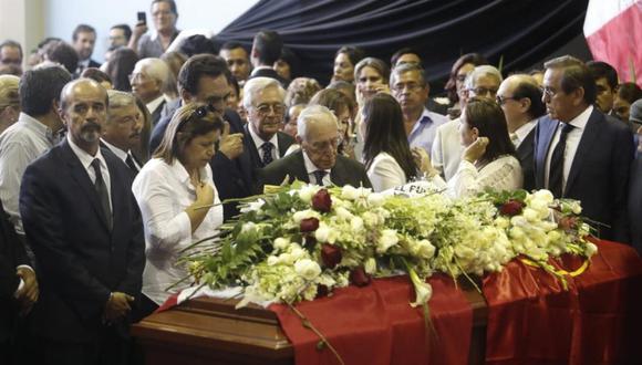 para que el Perú no se suicide simbólicamente necesita sancionar siguiendo un debido proceso a funcionarios y políticos que se vendieron. (Foto: AP).