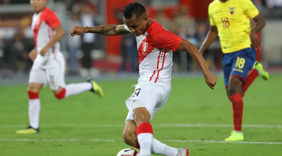 Perú vs. Ecuador: Yoshimar Yotun&nbsp;no estuvo preciso en los tiros libres. (Twitter Selección Peruana)