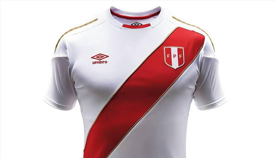 La Selección Peruana presentó su camiseta oficial para el Mundial Rusia 2018 | Foto: FPF/Twitter