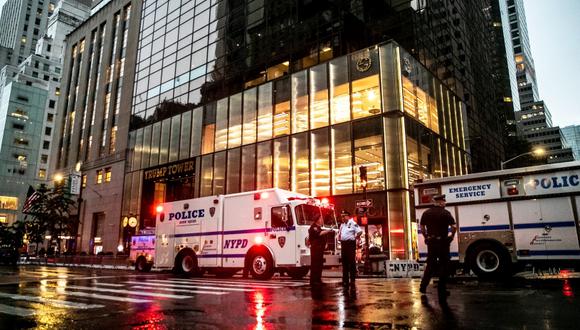 La Policía cerró la Quinta Avenida frente a la Trump Tower para el operativo antibombas. (Foto: Reuters/Jeenah Moon)