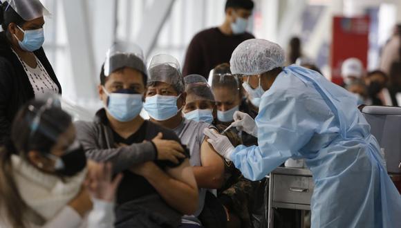 Hernán Condori aseguró que “la gente joven” no se está aplicando la tercera dosis de la vacuna contra el COVID-19 por “una falsa sensación de seguridad”. (Foto: El Comercio)