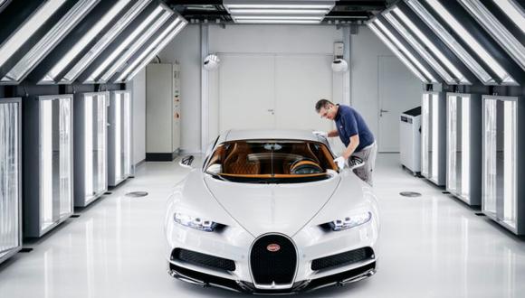 Bugatti necesita hasta 700 horas para pintar uno solo de sus autos: ¿por qué?