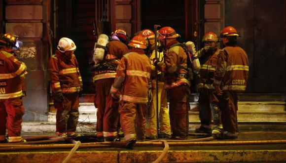 Cercado de Lima: controlan incendio en fábrica de Jr. Amazonas