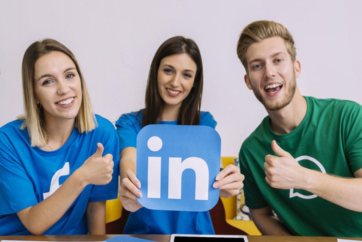 Se puede utilizar para encontrar puestos de trabajo y oportunidades de negocio recomendados por alguien de la red de contactos. (Foto: Freepik)