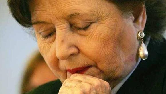 Chile: Internan a viuda de Pinochet por problemas respiratorios