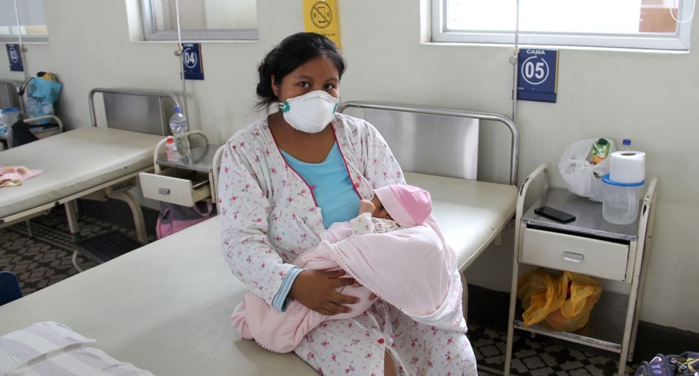 Historias Dia de la madre Dar a la luz en la oscuridad el reto de