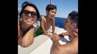 Cristiano Ronaldo aprovecha su día libre en un bote junto a su familia | FOTO